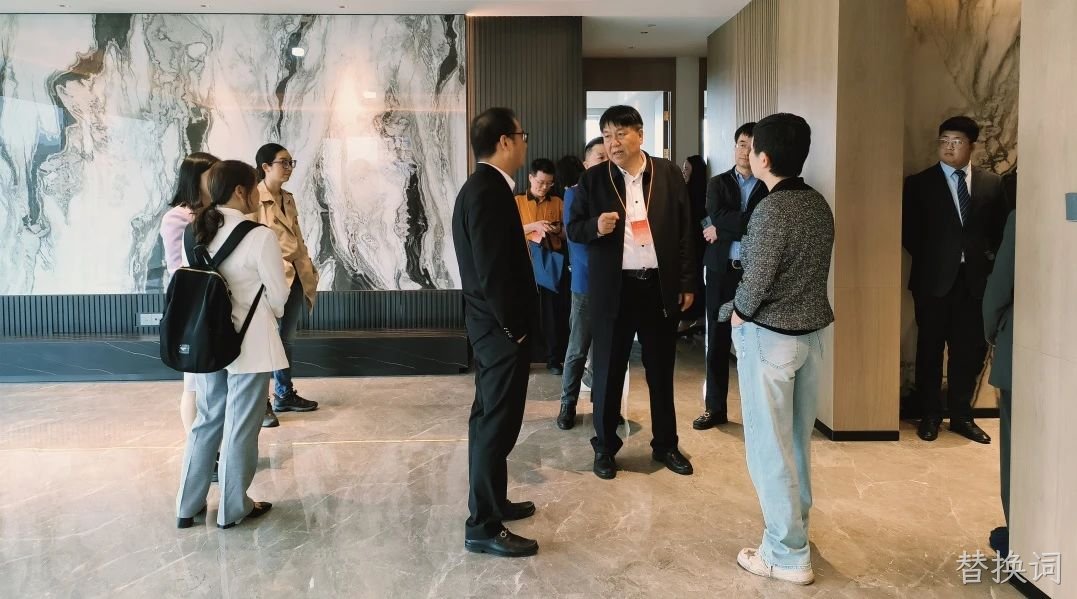 市十四届人大□□代表上城代表□□□团赴替换词视察民营企业□□□发展